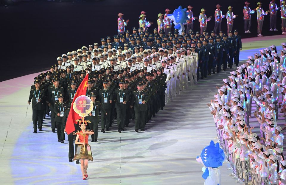 如何在篮球冬令营中加强体能训练?_1